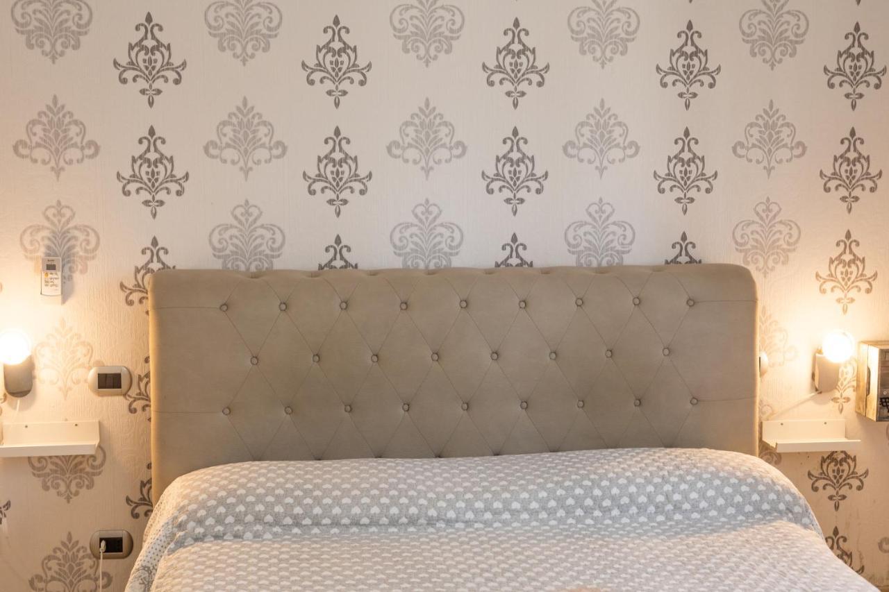 Bed and Breakfast Emotions Фьюмичино Экстерьер фото